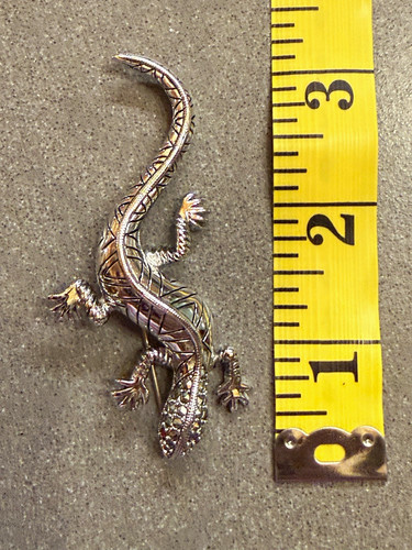 Silver tone lizard brooch pin - tone,